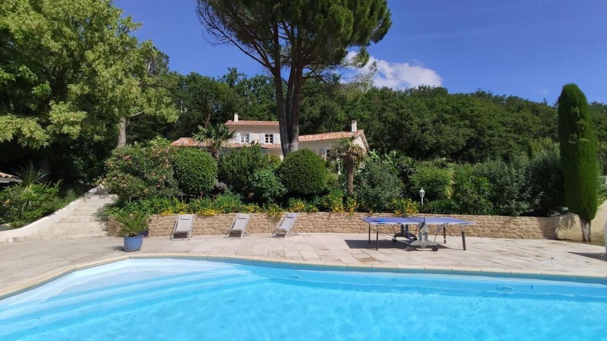 La Villa Moursoise 4 Etoiles Exterior photo