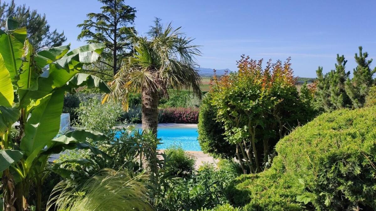 La Villa Moursoise 4 Etoiles Exterior photo