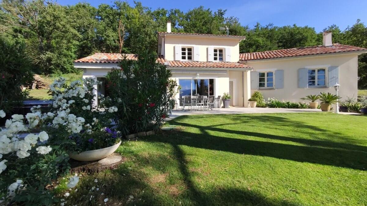La Villa Moursoise 4 Etoiles Exterior photo