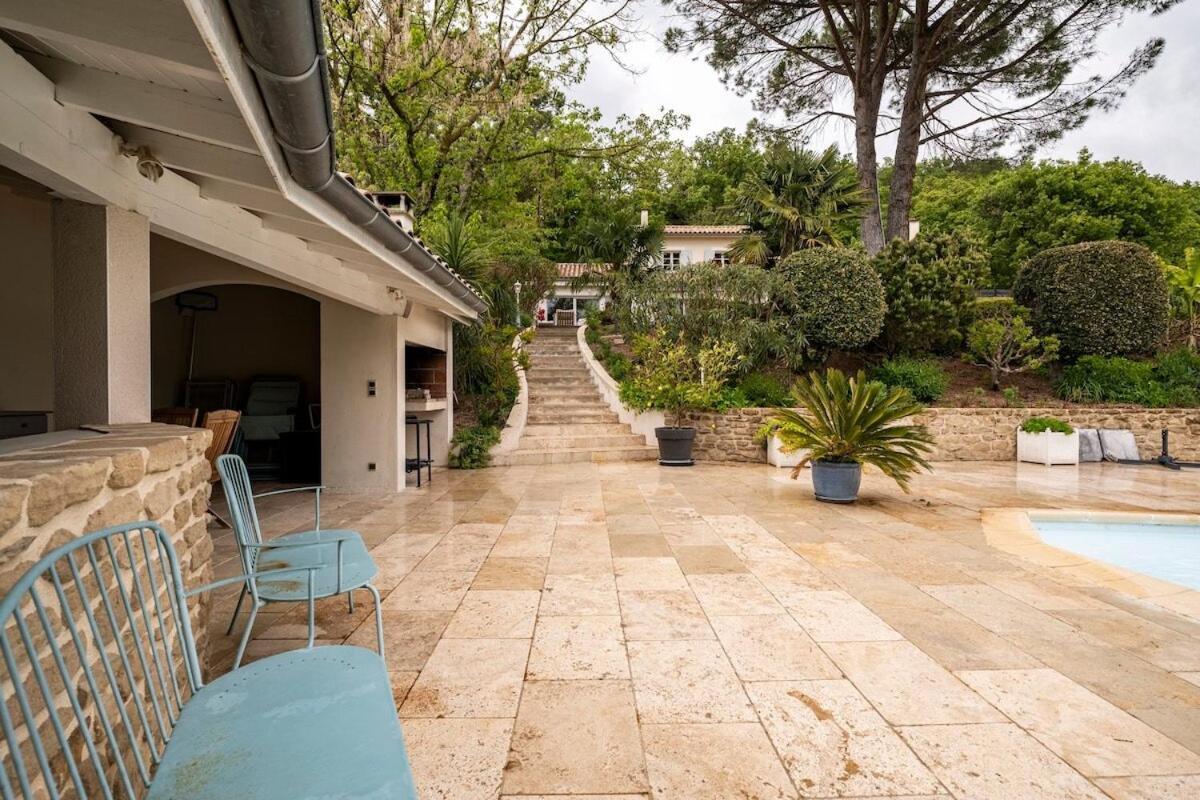 La Villa Moursoise 4 Etoiles Exterior photo