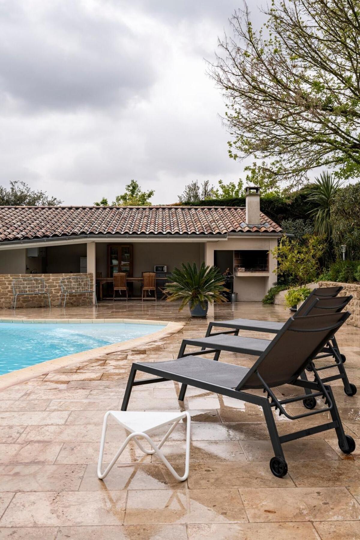 La Villa Moursoise 4 Etoiles Exterior photo